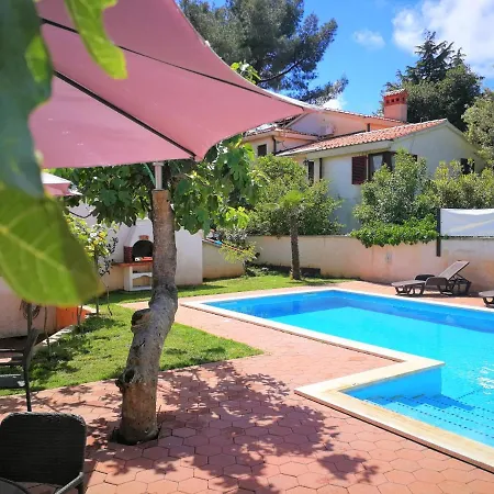 Romina- 50m From The Sea Pula