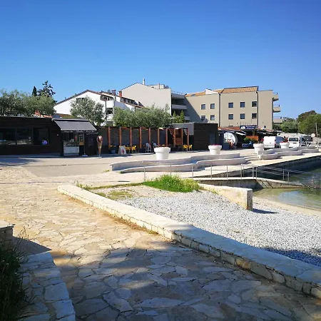 Romina- 50m From The Sea Apartment *